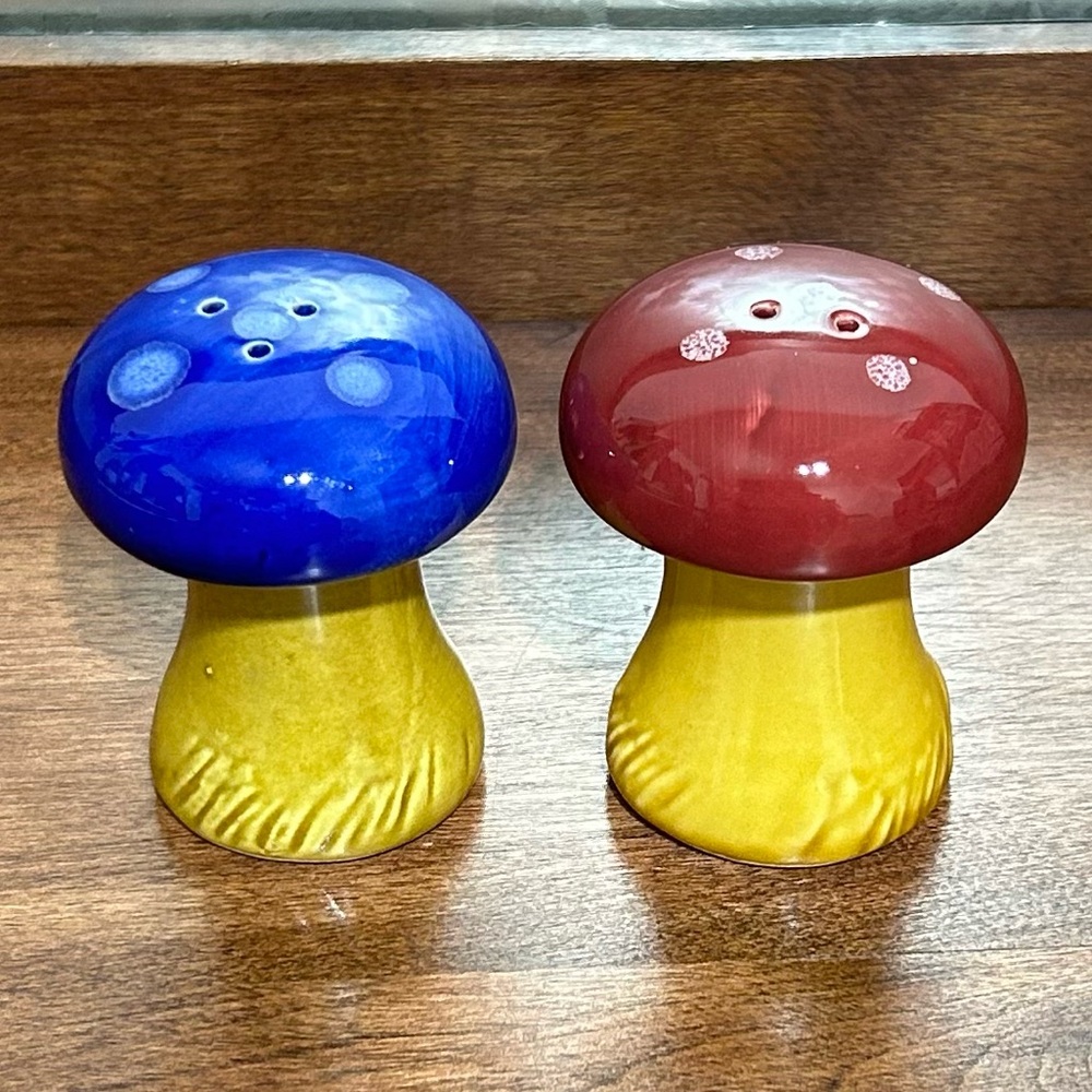 🟢3/$25🟢 Vintage Mushroom Salt & Pepper Shaker Set - Made in Japan - Blue & Red